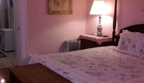 Room, Private Bathroom (Grandma Sallie Mae)