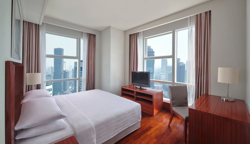 Deluxe Suite, 2 Bedrooms, Smoking, City View (Corner)