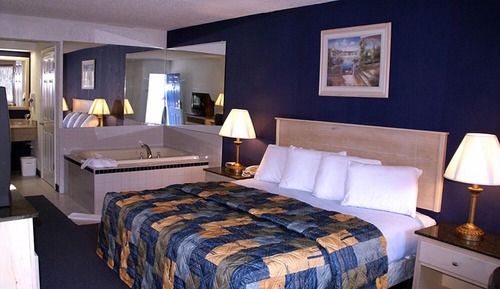 Standard Single Room, 1 King Bed, Accessible, Jetted Tub