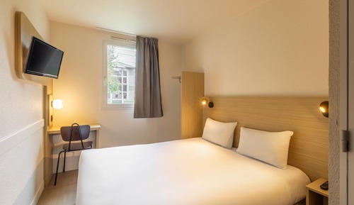 Standard Room, 1 Queen Bed