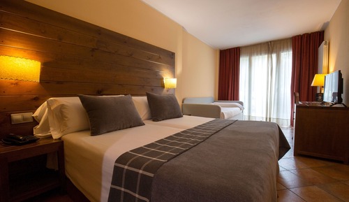 Triple Room (2 Adults + 1 Child)