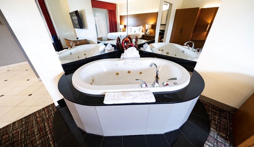 Honeymoon Suite