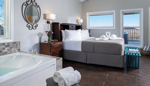 Deck-Level Cottage Suite - ADA