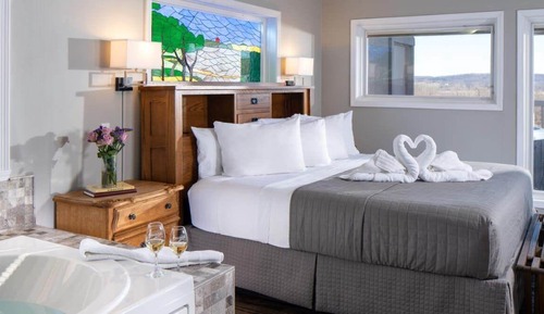 Patio-Level Cottage Suite