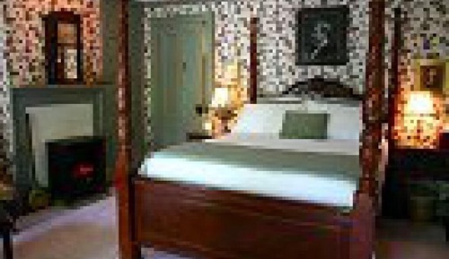 Standard Suite, Ensuite (Fox and Hound Suite)