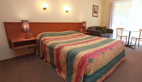 Deluxe Room, 1 Queen Bed, Bath Spa