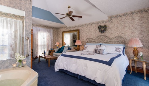 Premium Double Room, 1 King Bed, Jetted Tub, Garden View