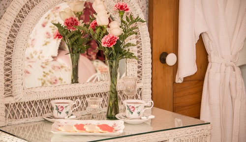 Romantic Double Room, 1 Queen Bed, Private Bathroom, Garden View