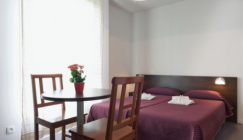 Studio, 1 Double or 2 Twin Beds