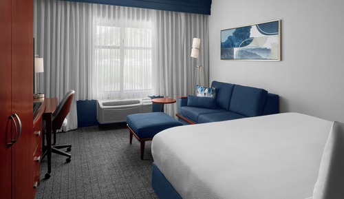 Room, 1 King Bed with Sofa bed (Mobility/Hearing Accessible, Tub)