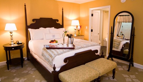 Deluxe Room, 1 Queen Bed