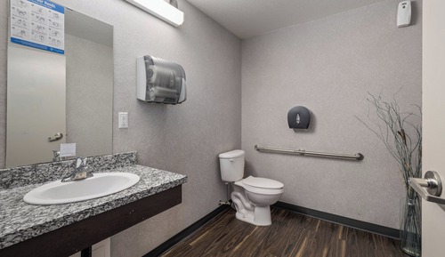 Standard Room, 1 Queen Bed, Accessible Bathtub
