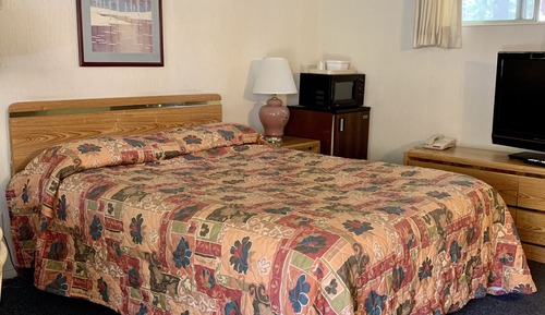 Standard Room, 1 Queen Bed