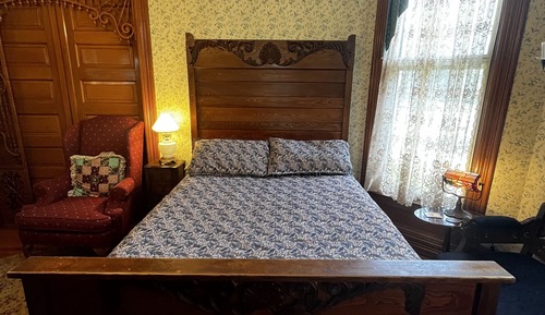 Sinead O'Connor Room, 1 Double Bed, attached half bath
