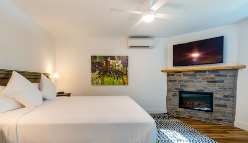 Superior Room, 1 King Bed, Fireplace