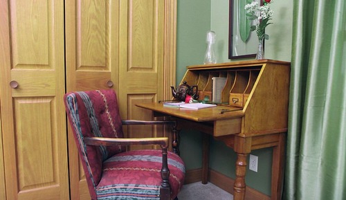 Suite, 1 Queen Bed, Non Smoking (Green Room)