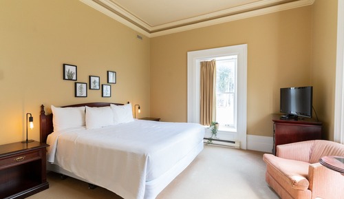 Superior Room, 1 King Bed, Garden View