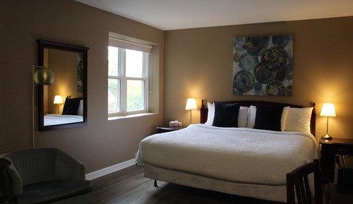 Standard Room, 1 King Bed, Non Smoking, Garden View