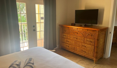 Basic Suite, 1 Queen Bed