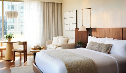 Studio Suite, Space Needle