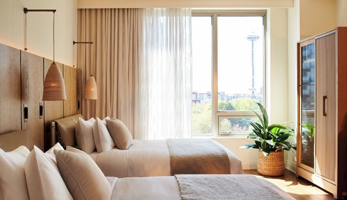 2 Queen Beds, Space Needle View