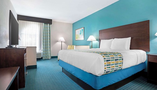 Standard Room, 1 King Bed, Non Smoking, Refrigerator & Microwave