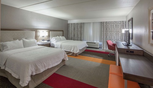 Room, 2 Queen Beds, Accessible, Bathtub