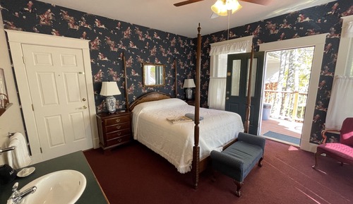 Sunny South (Room #7)