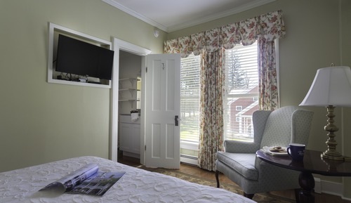 Suite (Morning Glory)