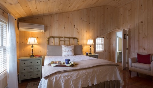 Classic Room (Cinnamon)