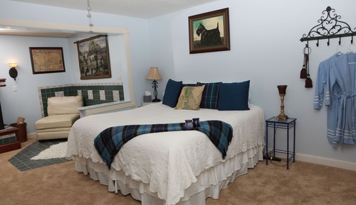 Superior Room, 1 King Bed, Fireplace (Scottish Suite)