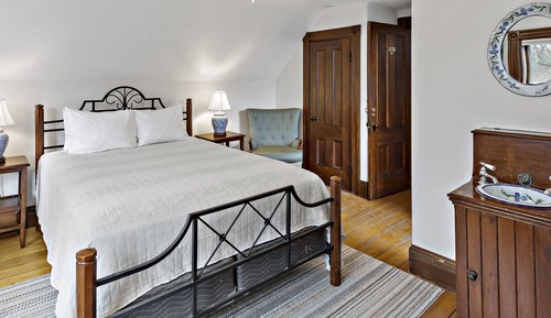 Deluxe Room, 1 King Bed (No Pets)