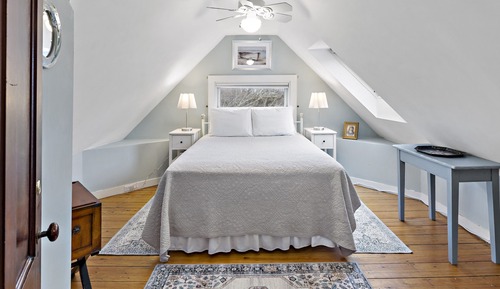 Standard Room, 1 King Bed, Non Smoking (No Pets)