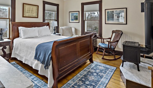 Premium Room, 1 King Bed, Non Smoking (Deluxe, No Pets)