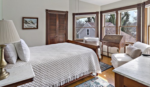 Deluxe Room, 1 King Bed (No Pets)