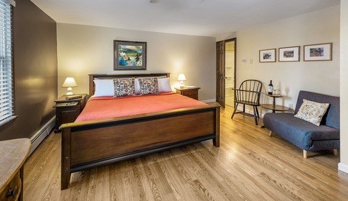 Eagle Island (Private Bathroom)