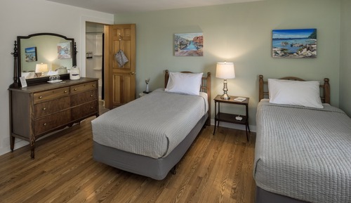 Tinker island (Private Bathroom)