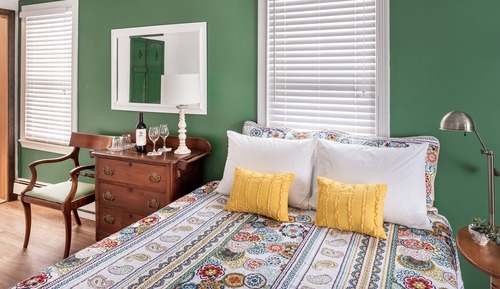 Clark Island (Private Bathroom)