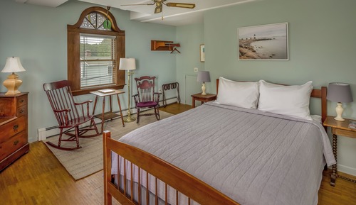 Marshall Point (Private Bathroom)