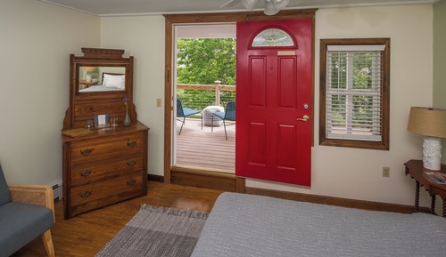 Breakwater (Private Bathroom)