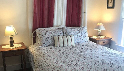 Main House Queen Lake View