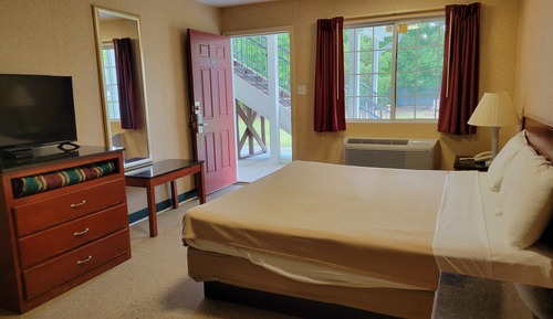 Standard Room, 1 King Bed, Smoking