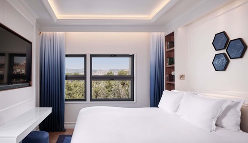 Junior Suite, 1 King Bed (with a Living room)