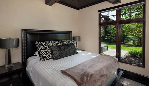 Two-Bedroom Luxury Home 15