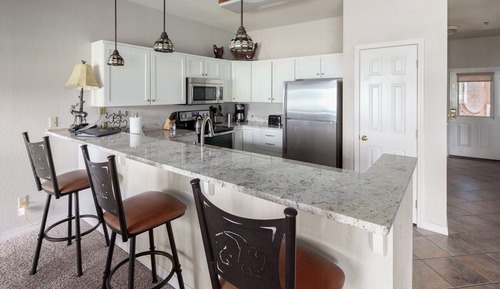 Condo, 2 Bedrooms (Lakefront / 1 K & 2 T)
