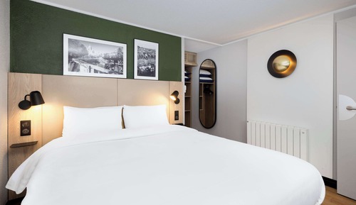 Standard Room, 1 King Bed