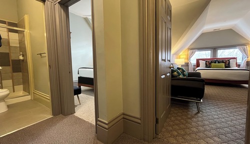 The Franklin Room, 1 King, 1 Full and 1 Queen Bed