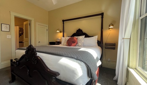 The Clary Room, 1 King Bed