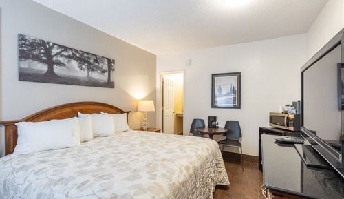 Standard Room, 1 King Bed