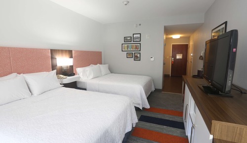 Room, 2 Queen Beds, Accessible, Bathtub (Mobility & Hearing)